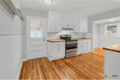 960 E Mountain Street, Seguin, TX 78155 - Photo 7