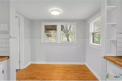 960 E Mountain Street, Seguin, TX 78155 - Photo 9