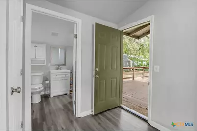 960 E Mountain Street, Seguin, TX 78155 - Photo 23