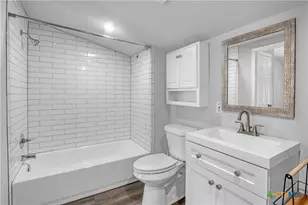 960 E Mountain St, Seguin, TX 78155 - Photo 25