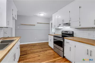 960 E Mountain Street, Seguin, TX 78155 - Photo 9