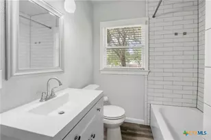 960 E Mountain St, Seguin, TX 78155 - Photo 21