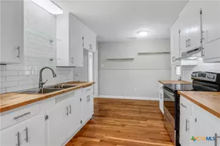 960 E Mountain St, Seguin, TX 78155 - Photo 7