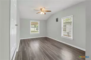 960 E Mountain St, Seguin, TX 78155 - Photo 23