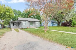 960 E Mountain St, Seguin, TX 78155 - Photo 5