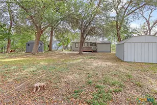 960 E Mountain St, Seguin, TX 78155 - Photo 27