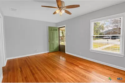 960 E Mountain Street, Seguin, TX 78155 - Photo 1