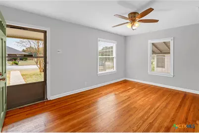 960 E Mountain Street, Seguin, TX 78155 - Photo 15