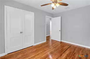 960 E Mountain St, Seguin, TX 78155 - Photo 19