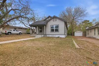 406 Hubbard Street, Yoakum, TX 77995 - Photo 3