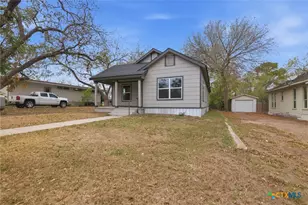 406 Hubbard St, Yoakum, TX 77995 - Photo 3