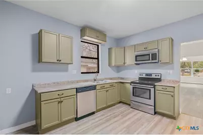 406 Hubbard Street, Yoakum, TX 77995 - Photo 17