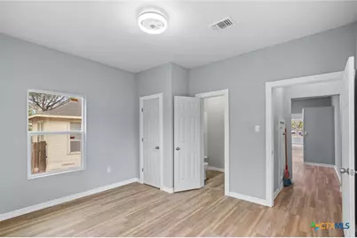 406 Hubbard Street, Yoakum, TX 77995 - Photo 25