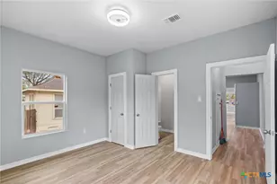 406 Hubbard St, Yoakum, TX 77995 - Photo 25