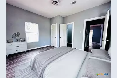 406 Hubbard Street, Yoakum, TX 77995 - Photo 27