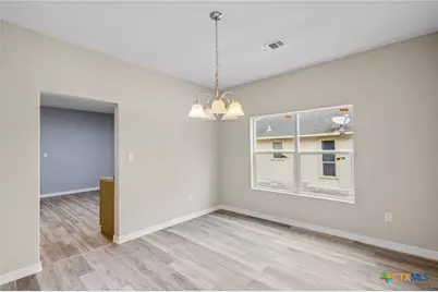 406 Hubbard Street, Yoakum, TX 77995 - Photo 9