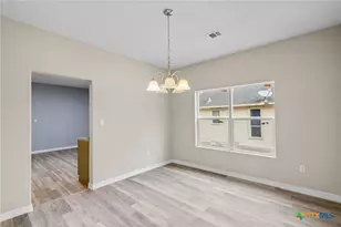 406 Hubbard St, Yoakum, TX 77995 - Photo 9