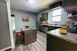 406 Hubbard St, Yoakum, TX 77995 - Photo 13