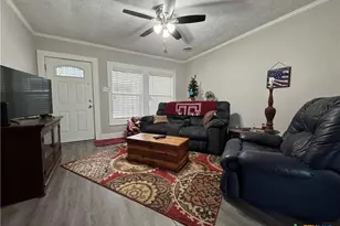 1308 E Park Ave, Victoria, TX 77901 - Photo 3