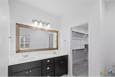103 Dripping Spring, Victoria, TX 77904 - Photo 5