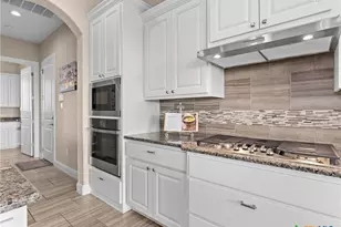 1651 Lake Ridge Blvd, Canyon Lake, TX 78133 - Photo 5