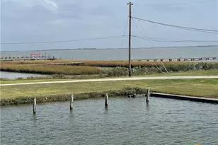 219 Bayshore Dr, Palacios, TX 77465 - Photo 9