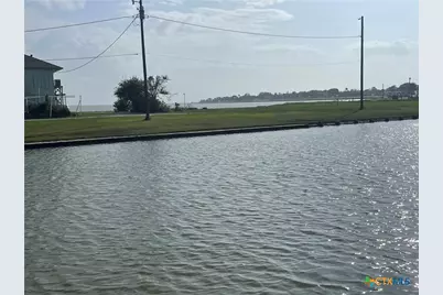 219 Bayshore Drive, Palacios, TX 77465 - Photo 7
