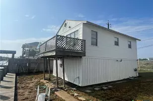 219 Bayshore Dr, Palacios, TX 77465 - Photo 3