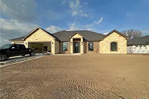 818 Eagle Hts Dr, Salado, TX 76571 - Photo 1