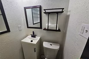 624 S Austin St, Seguin, TX 78155 - Photo 23