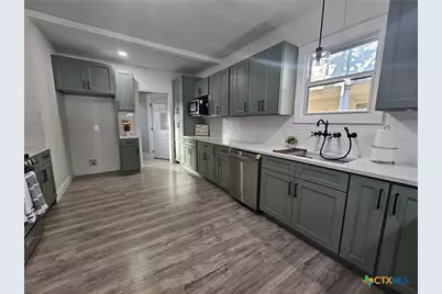 624 S Austin Street, Seguin, TX 78155 - Photo 11