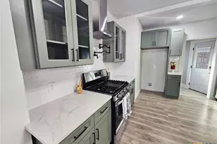 624 S Austin St, Seguin, TX 78155 - Photo 13