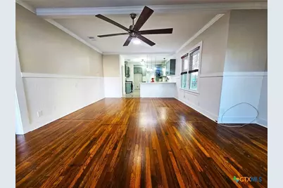 624 S Austin Street, Seguin, TX 78155 - Photo 9