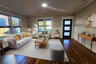 624 S Austin St, Seguin, TX 78155 - Photo 1