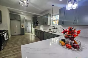 624 S Austin St, Seguin, TX 78155 - Photo 3