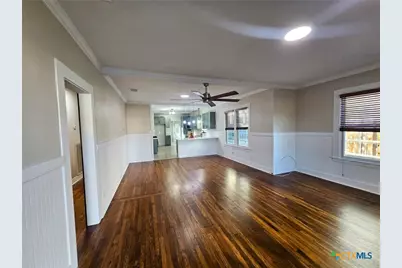 624 S Austin Street, Seguin, TX 78155 - Photo 7