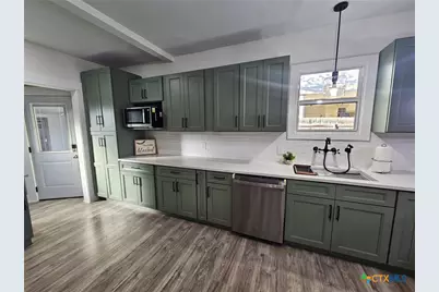 624 S Austin Street, Seguin, TX 78155 - Photo 13