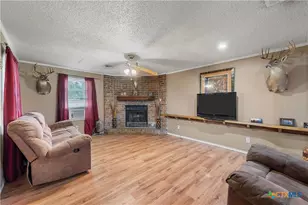 1025 Wyatt Ln, McGregor, TX 76657 - Photo 3