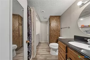 1025 Wyatt Ln, McGregor, TX 76657 - Photo 13