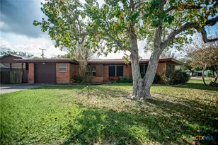 218 Burnet St, Port Lavaca, TX 77979 - Photo 1