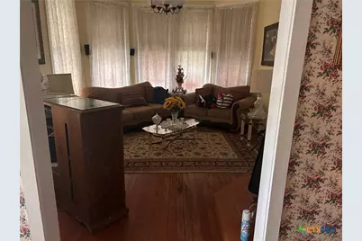 402 E Ireland, Seguin, TX 78155 - Photo 5