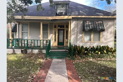 402 E Ireland, Seguin, TX 78155 - Photo 1