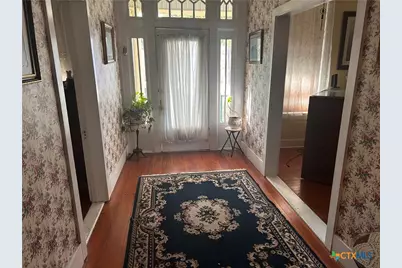 402 E Ireland, Seguin, TX 78155 - Photo 3