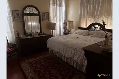 402 E Ireland, Seguin, TX 78155 - Photo 9