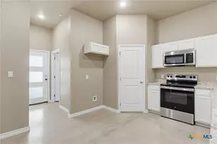 408 W Avenue C, Copperas Cove, TX 76522 - Photo 9