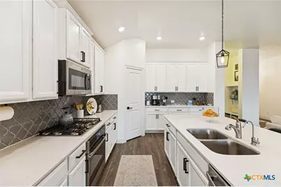 390 Nightshade Trail, New Braunfels, TX 78132 - Photo 17