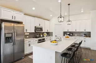 390 Nightshade Trl, New Braunfels, TX 78132 - Photo 13