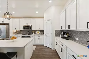 390 Nightshade Trl, New Braunfels, TX 78132 - Photo 15