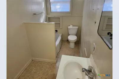 1205 S 17th Street, Temple, TX 76504 - Photo 5