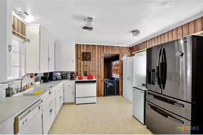 2850 Lakeview Circle, Beaumont, TX 77703 - Photo 11